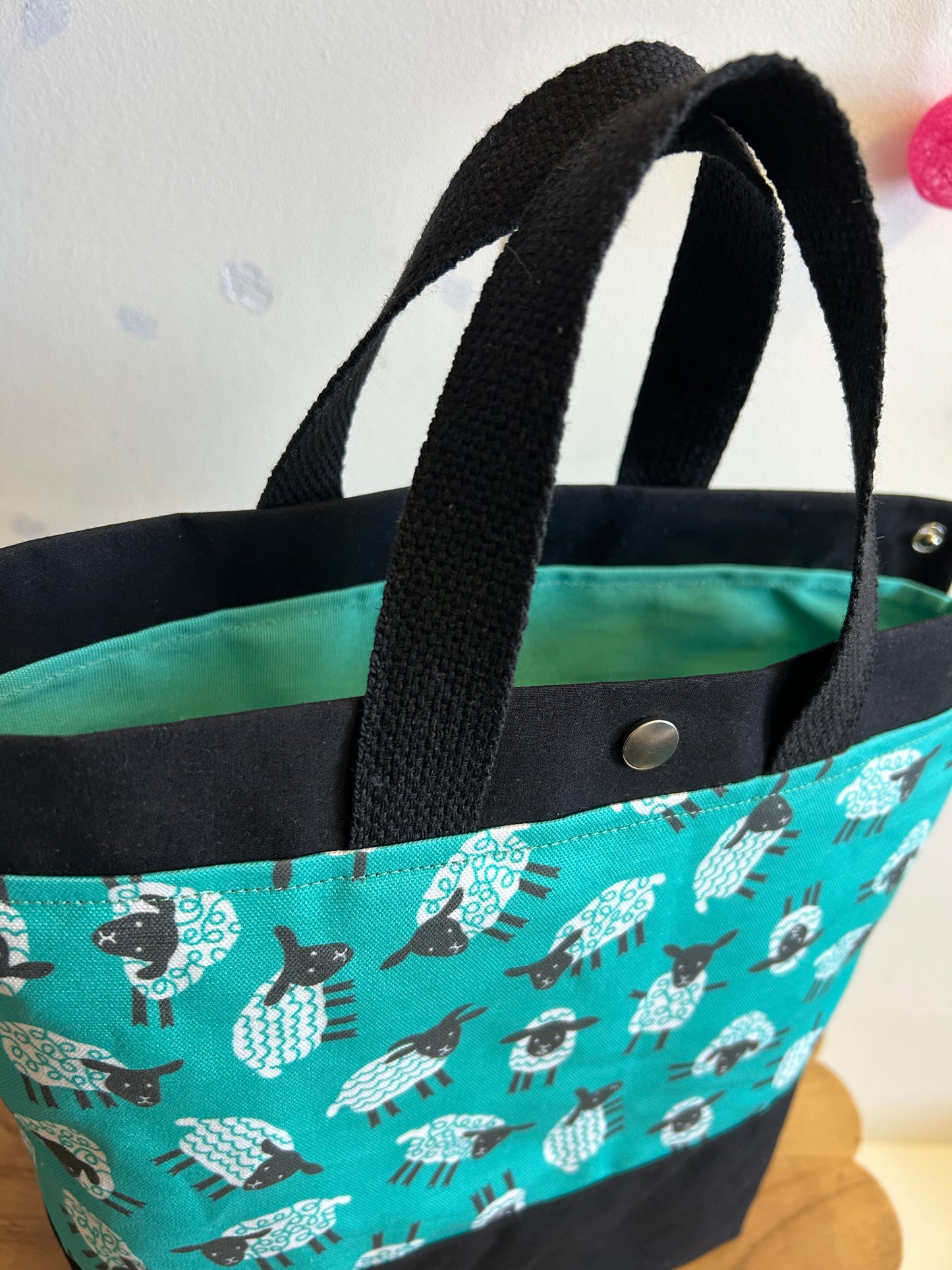 Medium Snaps Bag Sheep