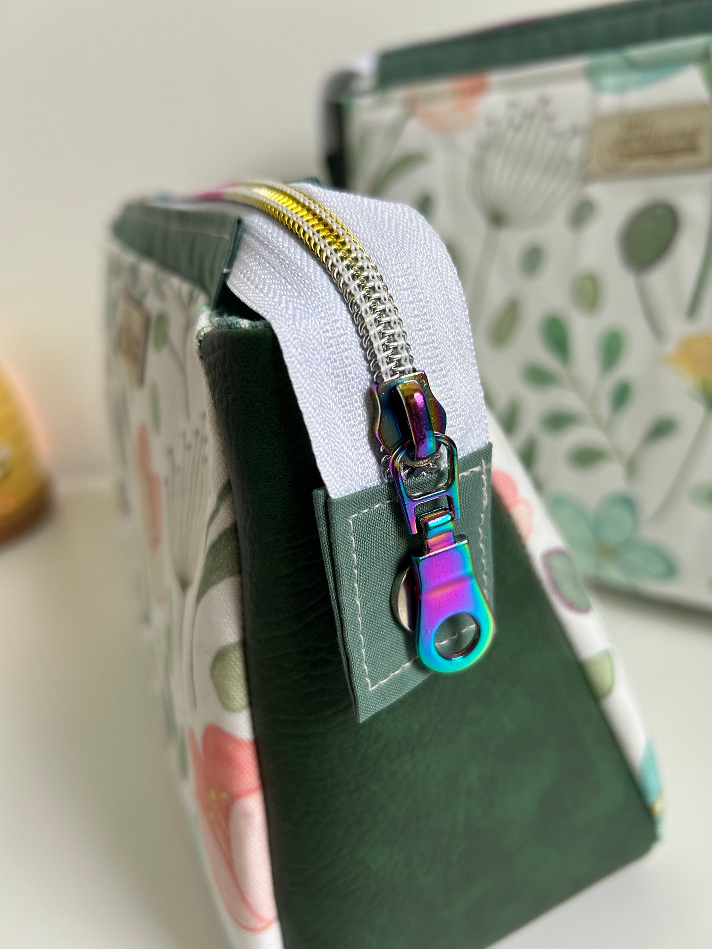 Zip-It Pouch Large Green Floral