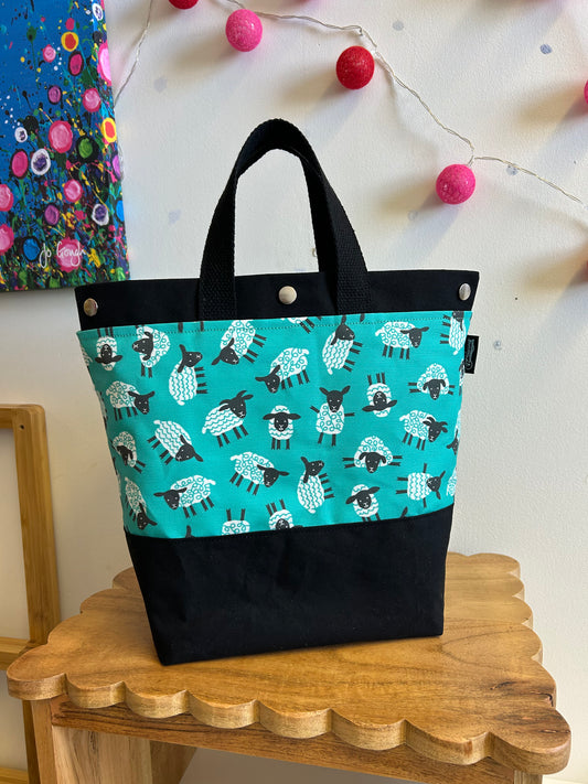 Medium Snaps Bag Sheep
