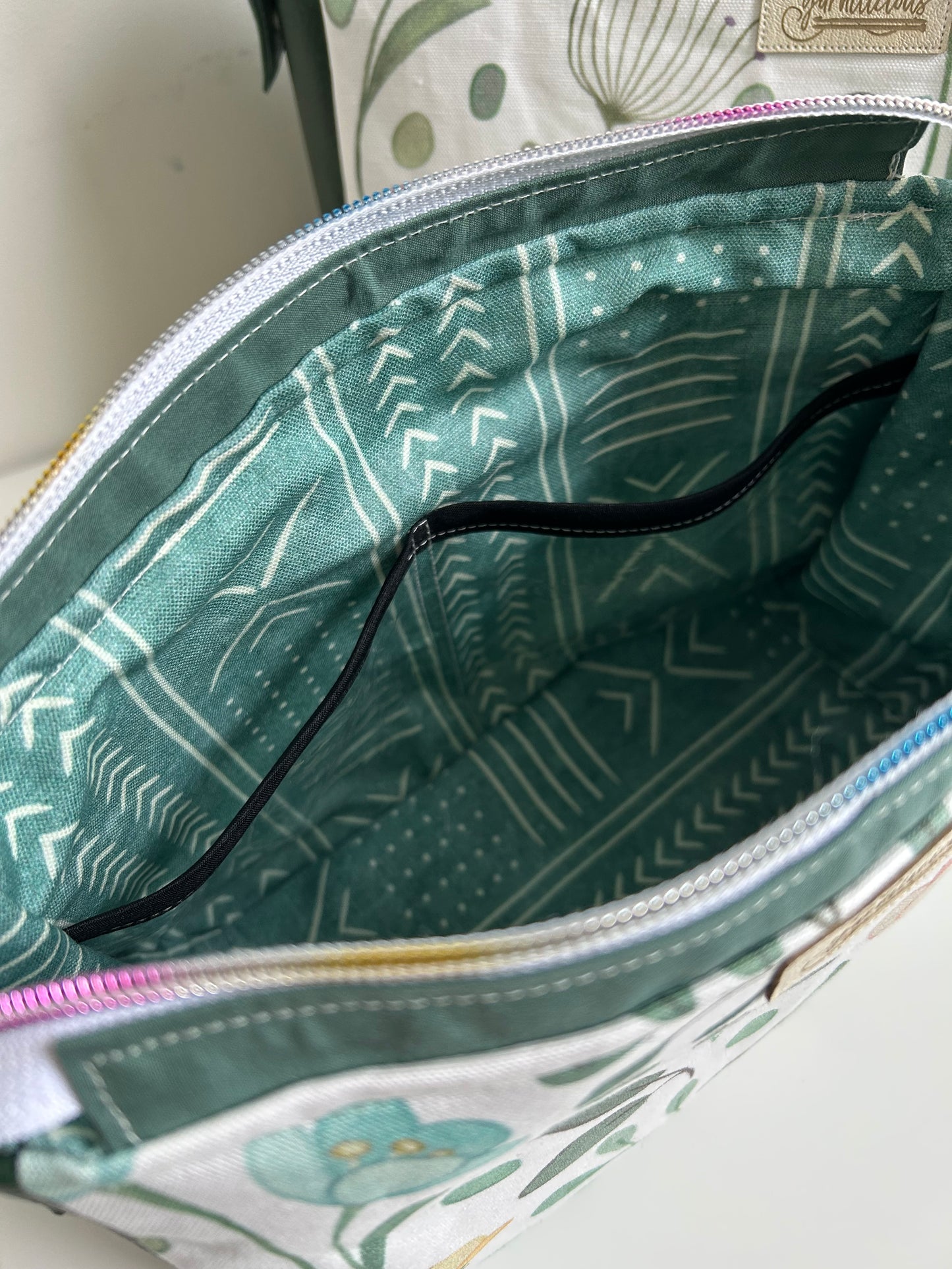 Zip-It Pouch Large Green Floral