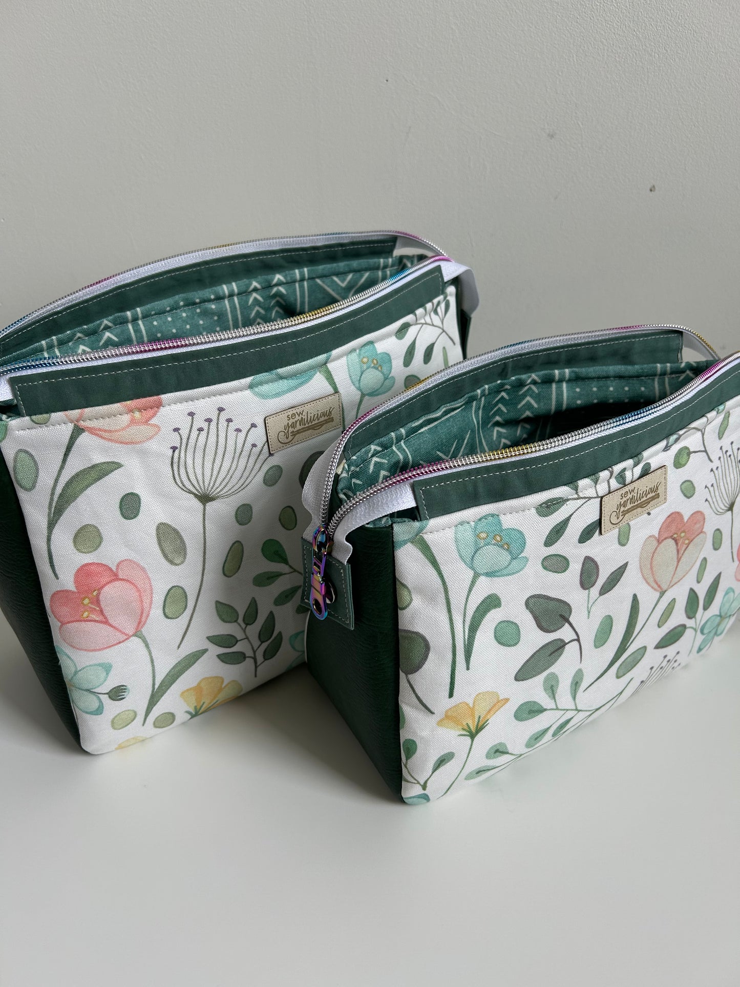 Zip-It Pouch Large Green Floral